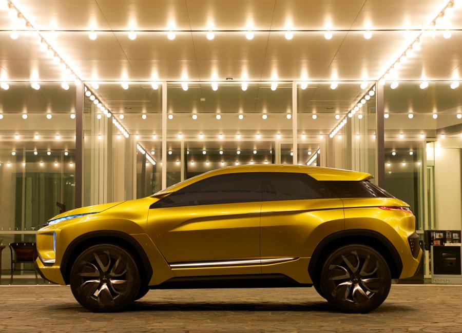  Mitsubishi eX Concept 2015 года  (фото 18 из 33)